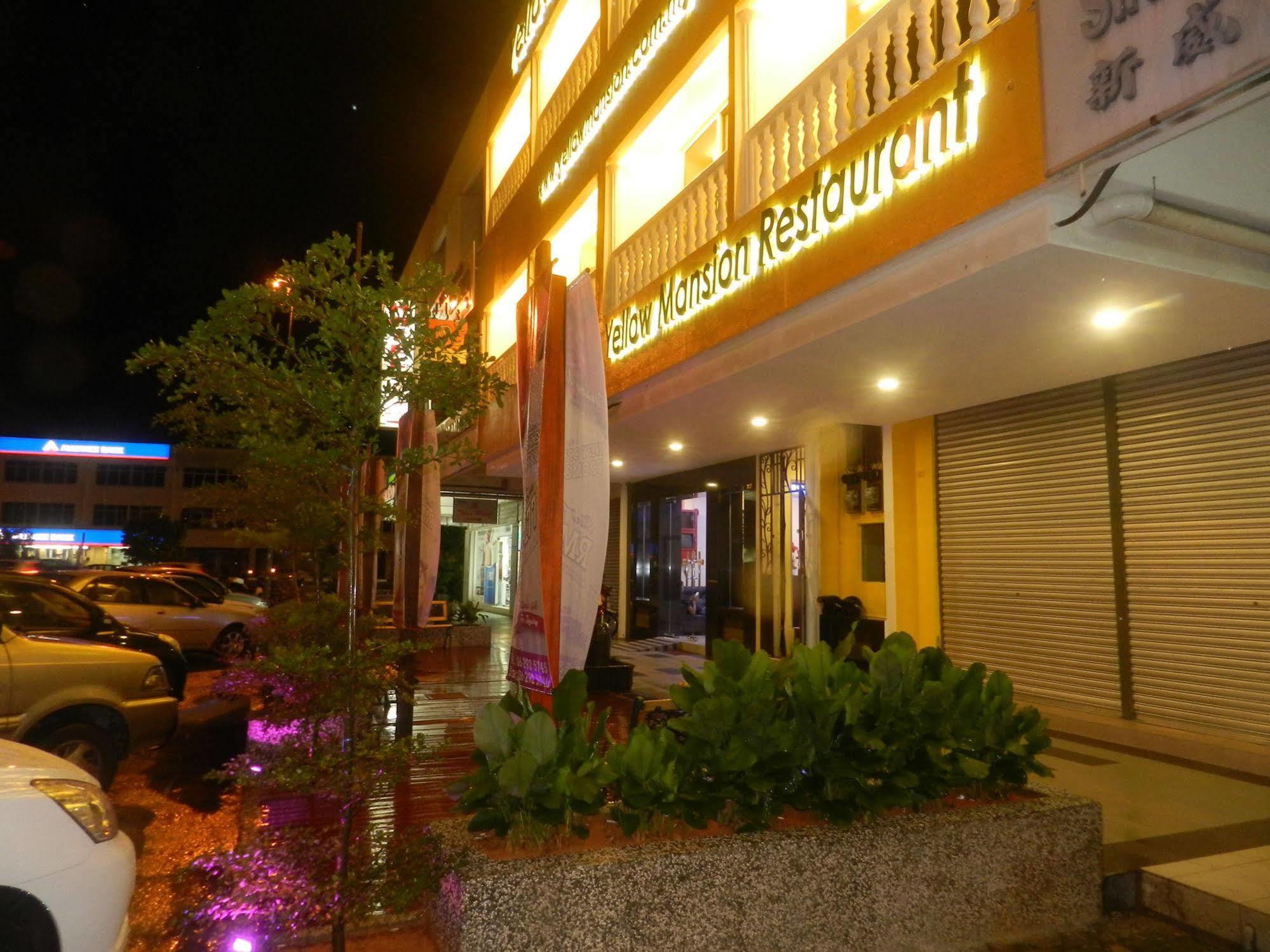 Yellow Mansion Hotel Melaka Raya Exterior photo